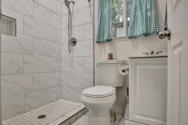 5676 Arboga Rd, Olivehurst, CA 95961