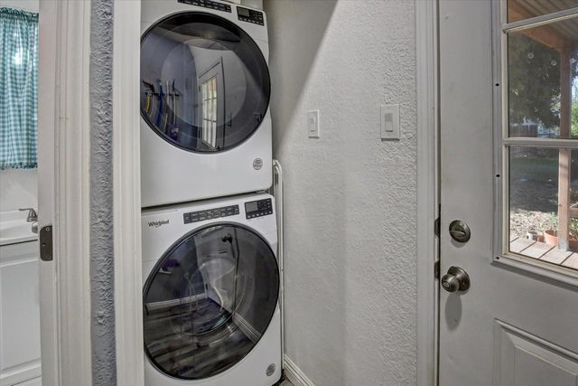 5676 Arboga Rd, Olivehurst, CA 95961