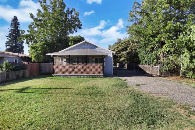 5676 Arboga Rd, Olivehurst, CA 95961