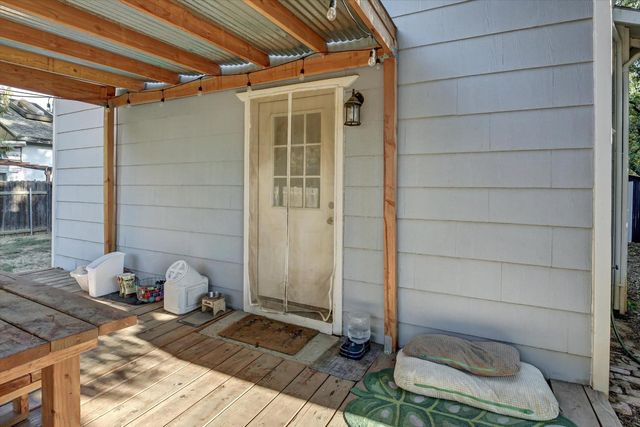 5676 Arboga Rd, Olivehurst, CA 95961