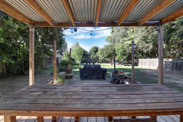 5676 Arboga Rd, Olivehurst, CA 95961