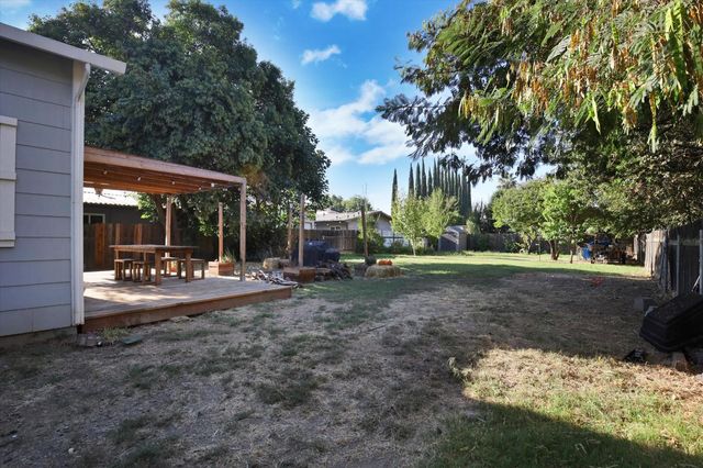 5676 Arboga Rd, Olivehurst, CA 95961