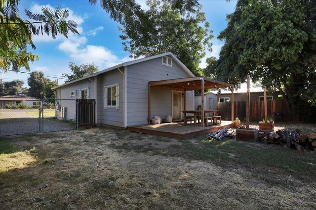 5676 Arboga Rd, Olivehurst, CA 95961