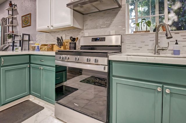 5676 Arboga Rd, Olivehurst, CA 95961