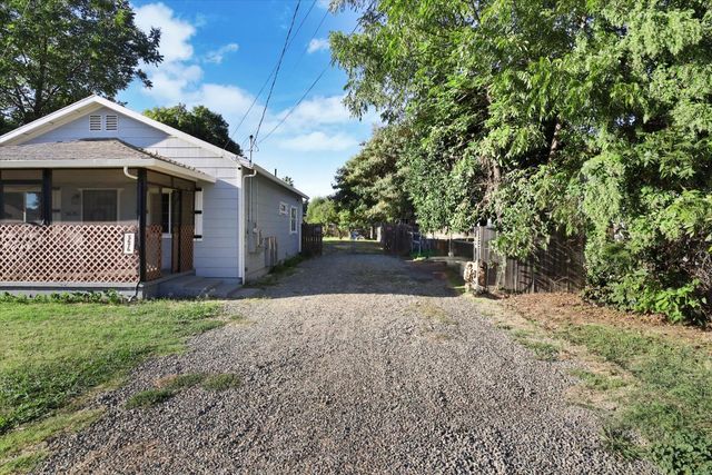 5676 Arboga Rd, Olivehurst, CA 95961