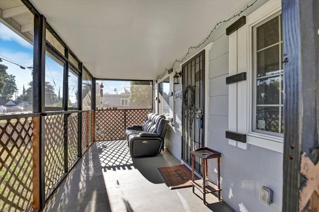 5676 Arboga Rd, Olivehurst, CA 95961