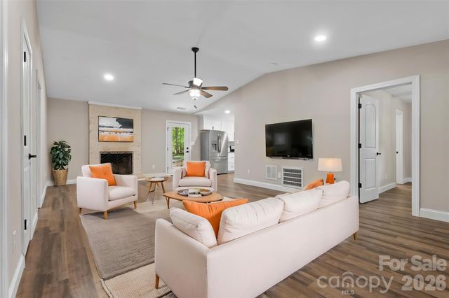317 Jackson Place, Matthews, NC 28104