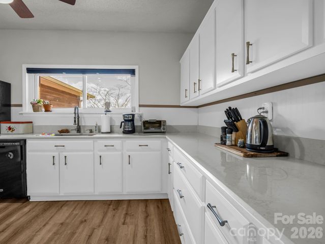 47 Granny Apple Road, Hendersonville, NC 28792