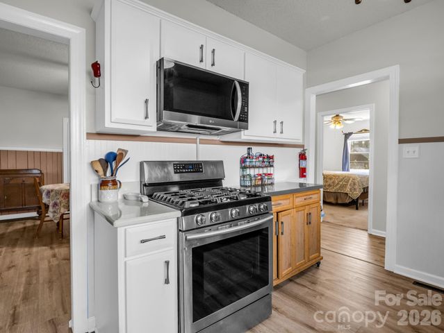 47 Granny Apple Road, Hendersonville, NC 28792