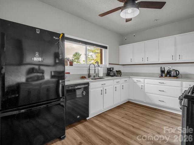 47 Granny Apple Road, Hendersonville, NC 28792