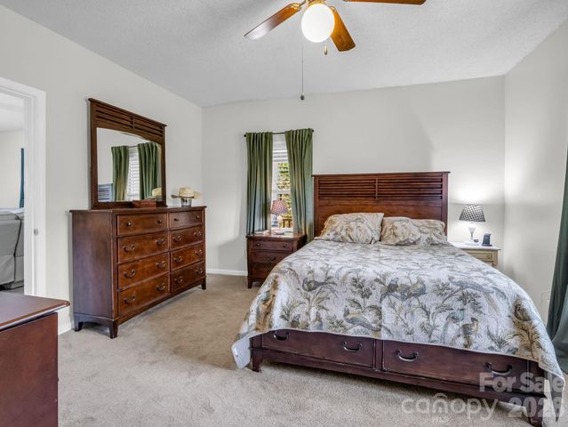 47 Granny Apple Road, Hendersonville, NC 28792