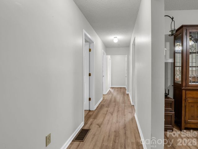 47 Granny Apple Road, Hendersonville, NC 28792