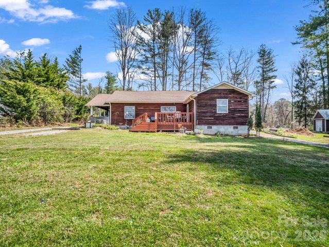 47 Granny Apple Road, Hendersonville, NC 28792
