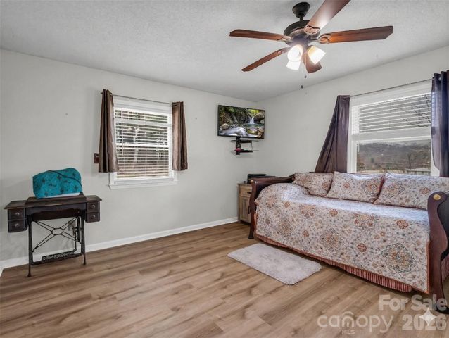 47 Granny Apple Road, Hendersonville, NC 28792