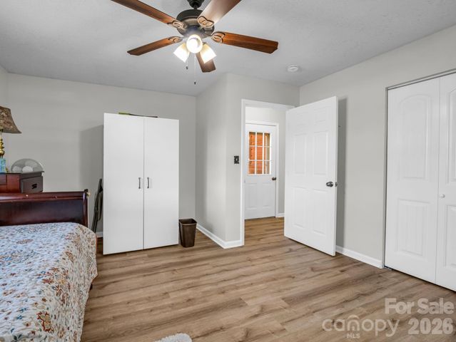 47 Granny Apple Road, Hendersonville, NC 28792