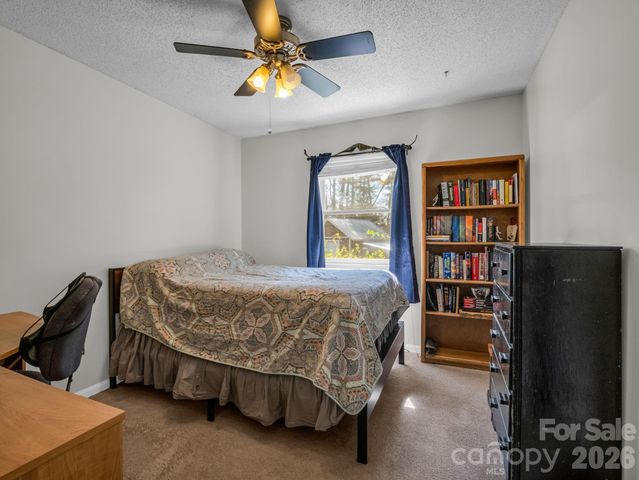 47 Granny Apple Road, Hendersonville, NC 28792