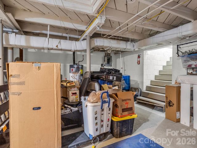 47 Granny Apple Road, Hendersonville, NC 28792