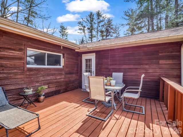 47 Granny Apple Road, Hendersonville, NC 28792