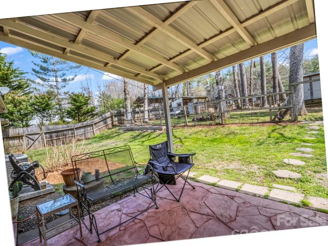 47 Granny Apple Road, Hendersonville, NC 28792