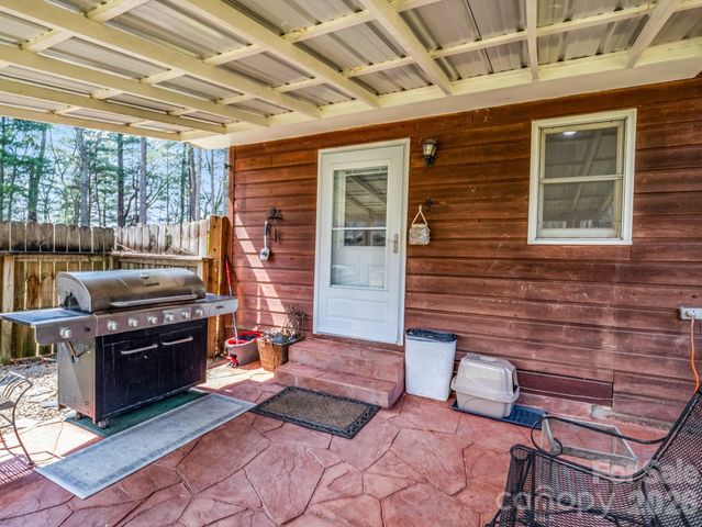 47 Granny Apple Road, Hendersonville, NC 28792