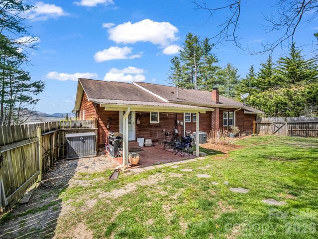 47 Granny Apple Road, Hendersonville, NC 28792