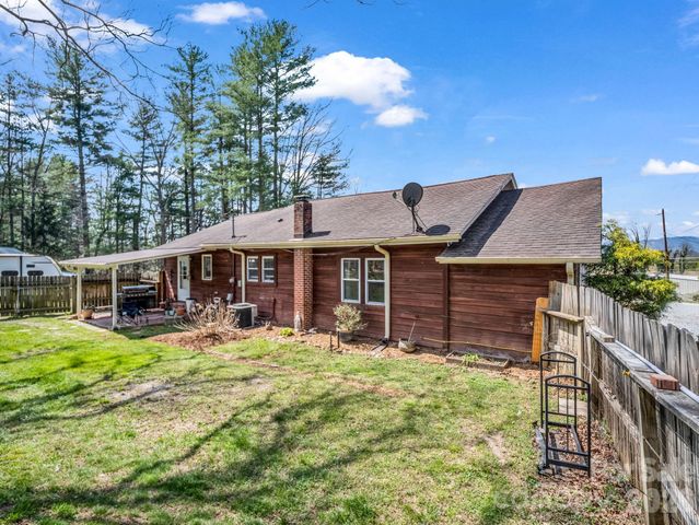 47 Granny Apple Road, Hendersonville, NC 28792
