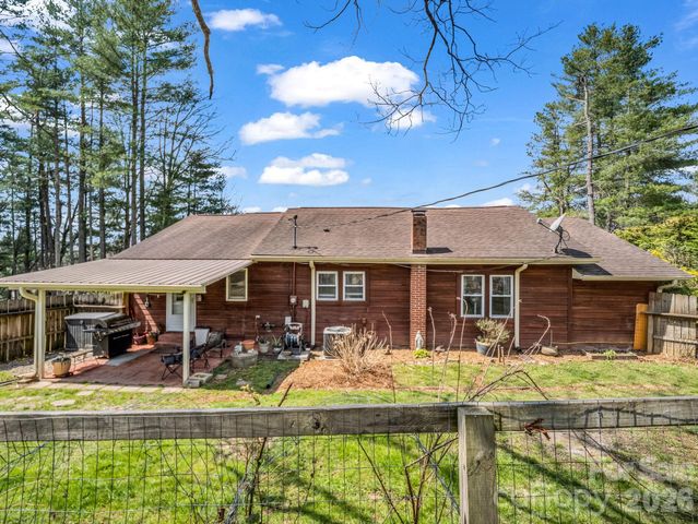 47 Granny Apple Road, Hendersonville, NC 28792