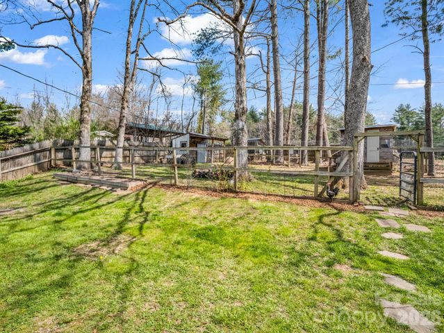 47 Granny Apple Road, Hendersonville, NC 28792