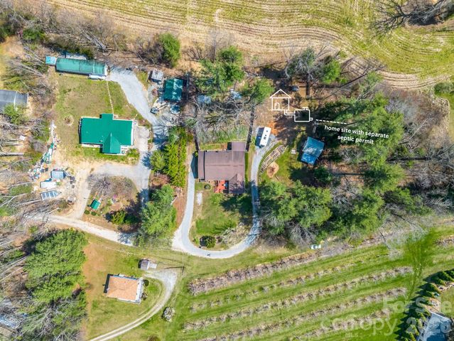 47 Granny Apple Road, Hendersonville, NC 28792