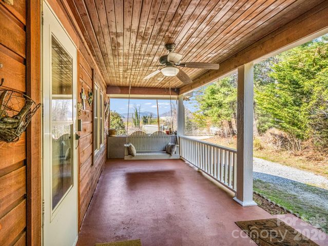 47 Granny Apple Road, Hendersonville, NC 28792