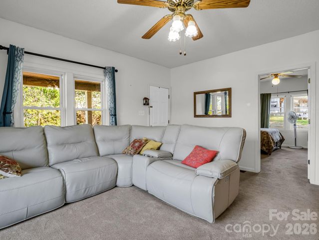 47 Granny Apple Road, Hendersonville, NC 28792