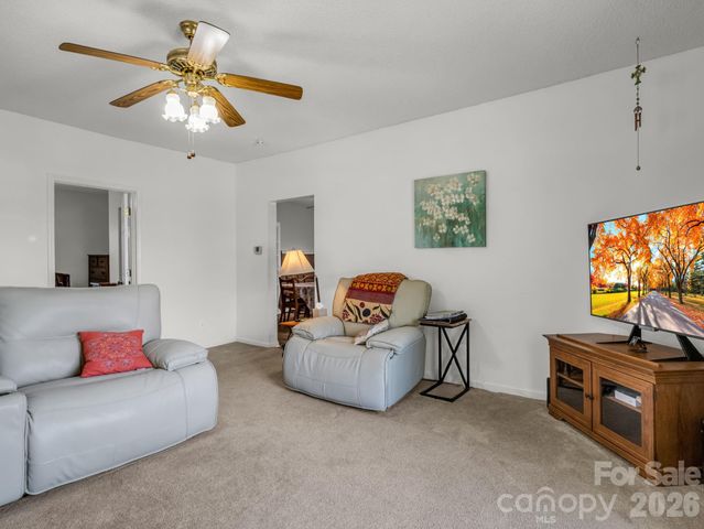 47 Granny Apple Road, Hendersonville, NC 28792