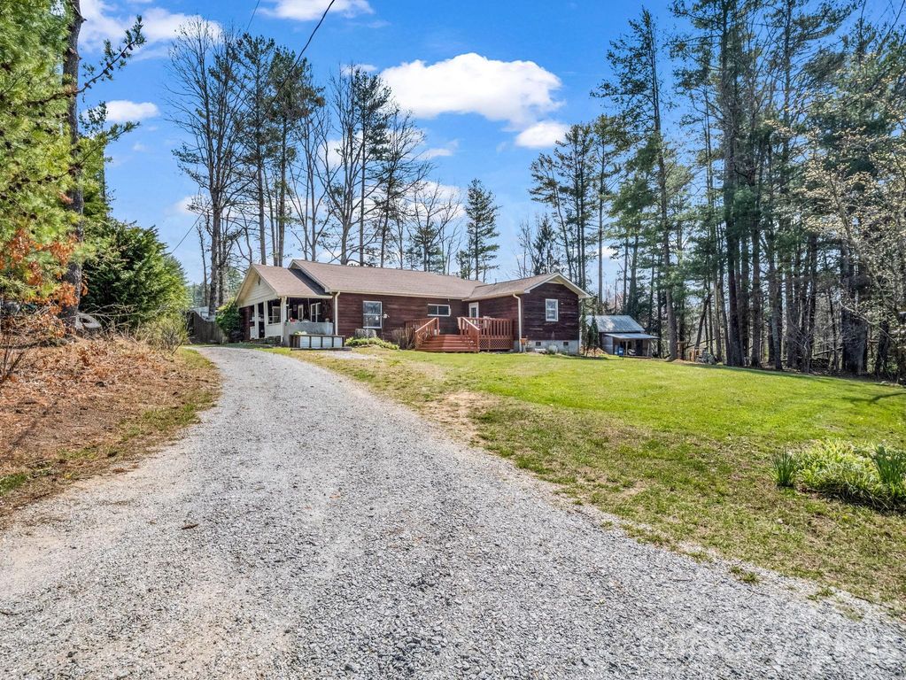 47 Granny Apple Road, Hendersonville, NC 28792