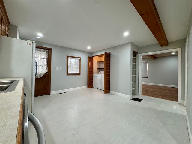 17 Cedar Ct, Lowell, MA 01852