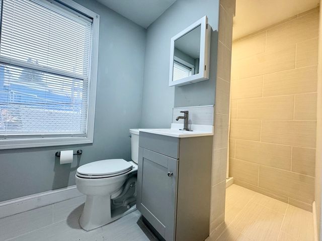 17 Cedar Ct, Lowell, MA 01852