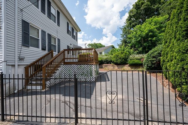 17 Cedar Ct, Lowell, MA 01852