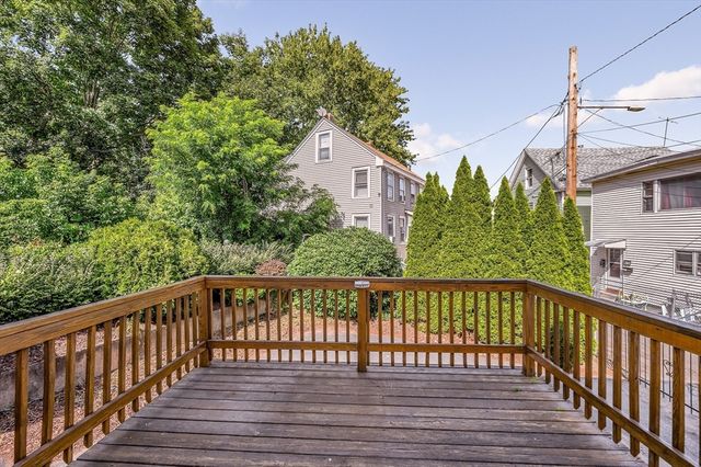 17 Cedar Ct, Lowell, MA 01852