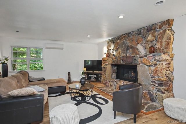 4 Scarborough Circle, Rock Hill, NY 12775