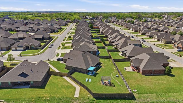 7701 E 82nd Street North, Owasso, OK 74055