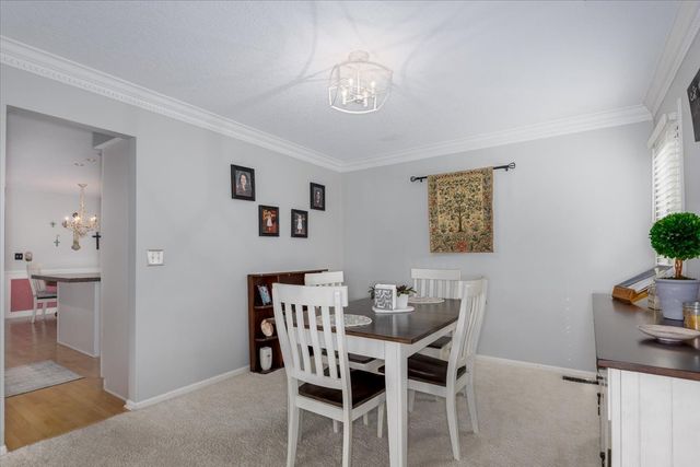 13921 Hawthorn Drive, Clive, IA 50325