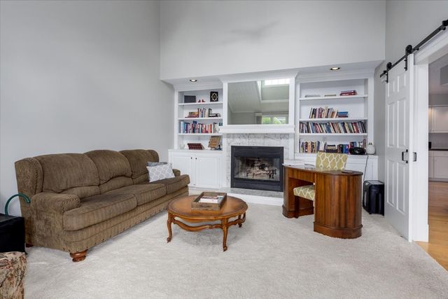 13921 Hawthorn Drive, Clive, IA 50325