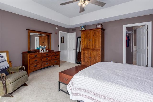 13921 Hawthorn Drive, Clive, IA 50325
