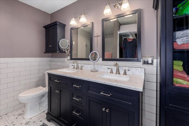 13921 Hawthorn Drive, Clive, IA 50325