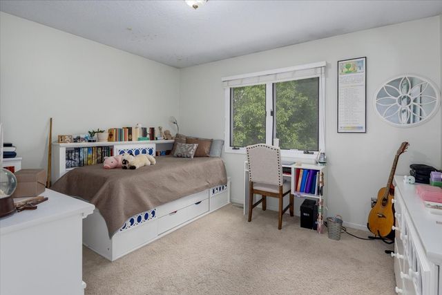13921 Hawthorn Drive, Clive, IA 50325