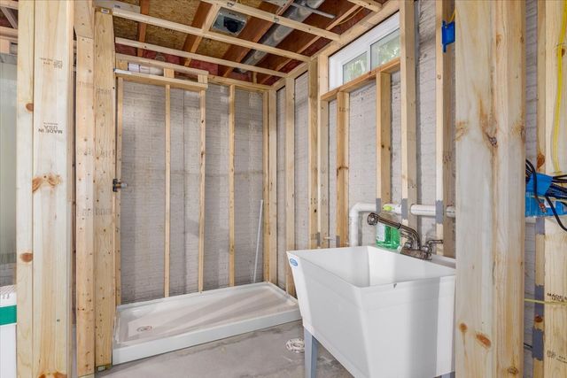13921 Hawthorn Drive, Clive, IA 50325