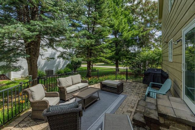 13921 Hawthorn Drive, Clive, IA 50325