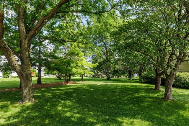 13921 Hawthorn Drive, Clive, IA 50325