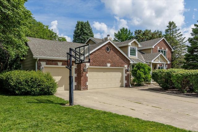 13921 Hawthorn Drive, Clive, IA 50325