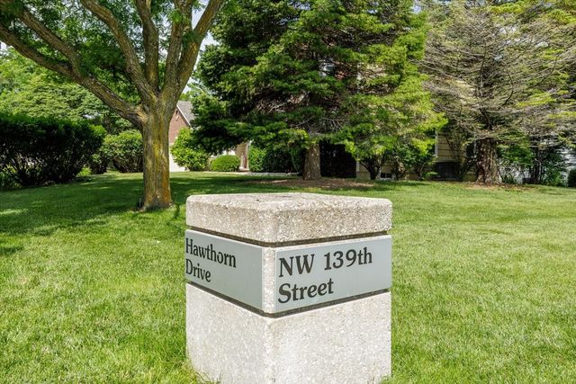 13921 Hawthorn Drive, Clive, IA 50325