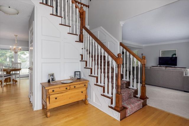 13921 Hawthorn Drive, Clive, IA 50325